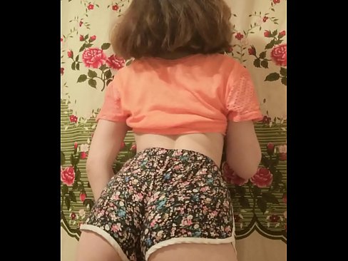 ❤️ Kynþokkafull ung stúlka klæðir sig í stuttbuxurnar á myndavélinni Kynlíf hjá okkur is.pornmega-com.ru ﹏