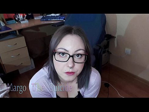 ❤️ Kynþokkafull stelpa með gleraugu sýgur dildó djúpt á myndavélinni Kynlíf hjá okkur is.pornmega-com.ru ﹏